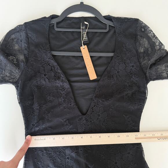 Skims Dress Small Black Lace Ultra Fine Lace Plunge V Neckline Long Sleeve Gown - Picture 11 of 12